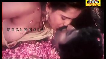 Mallu Reshma Aunty Nipple and lips Sucking..you will CUM